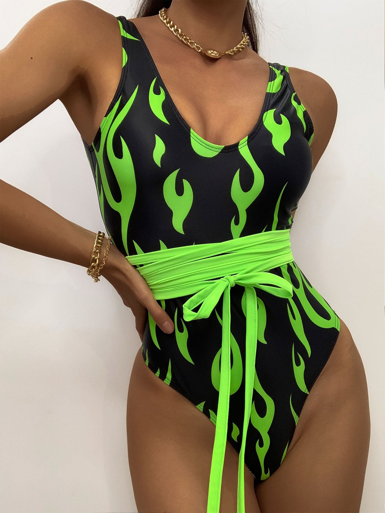 Damen Einteiler mit feurigen Motiven von W&W