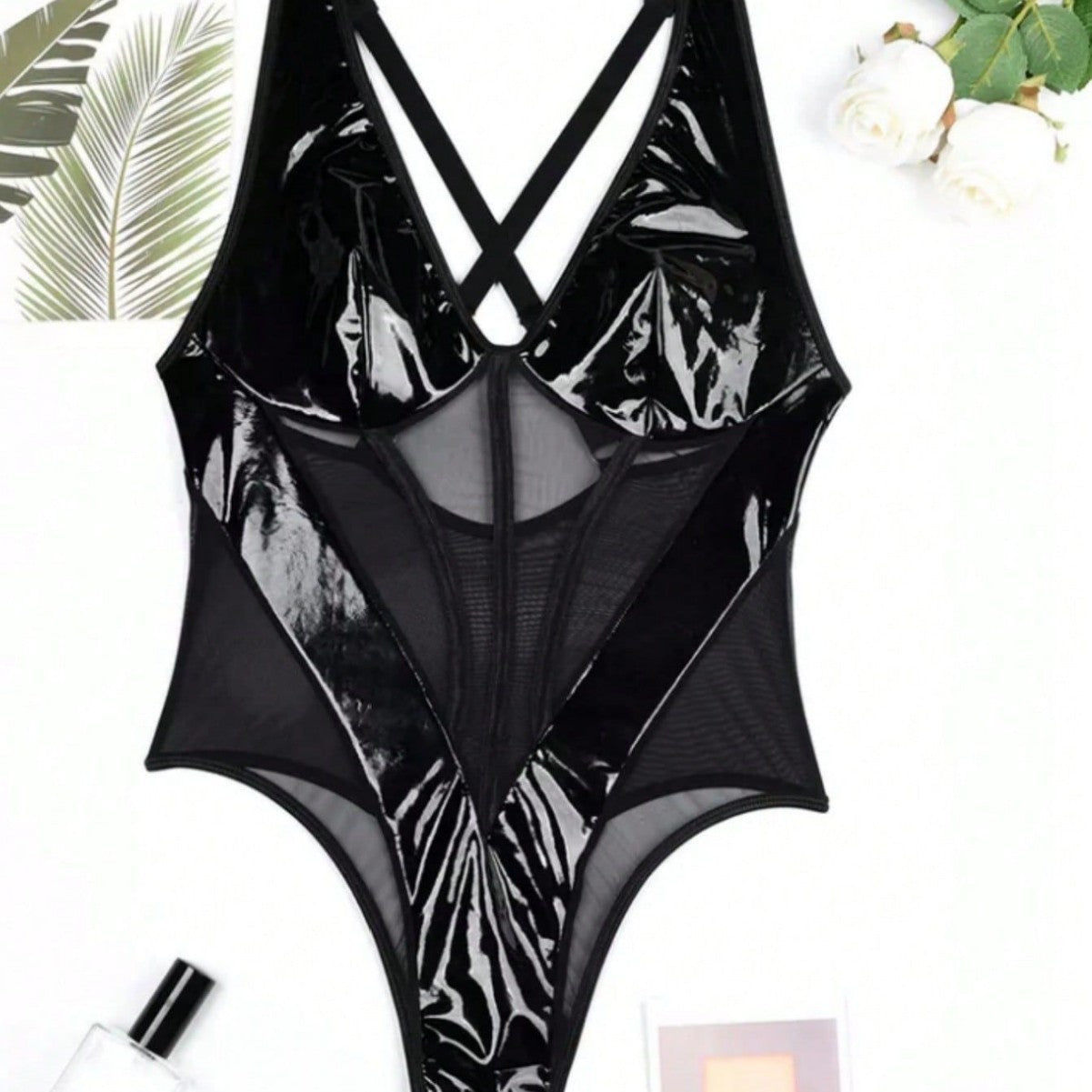 Damen Bodysuit mit transparenten Einsätzen und tiefem Ausschnitt W&W
