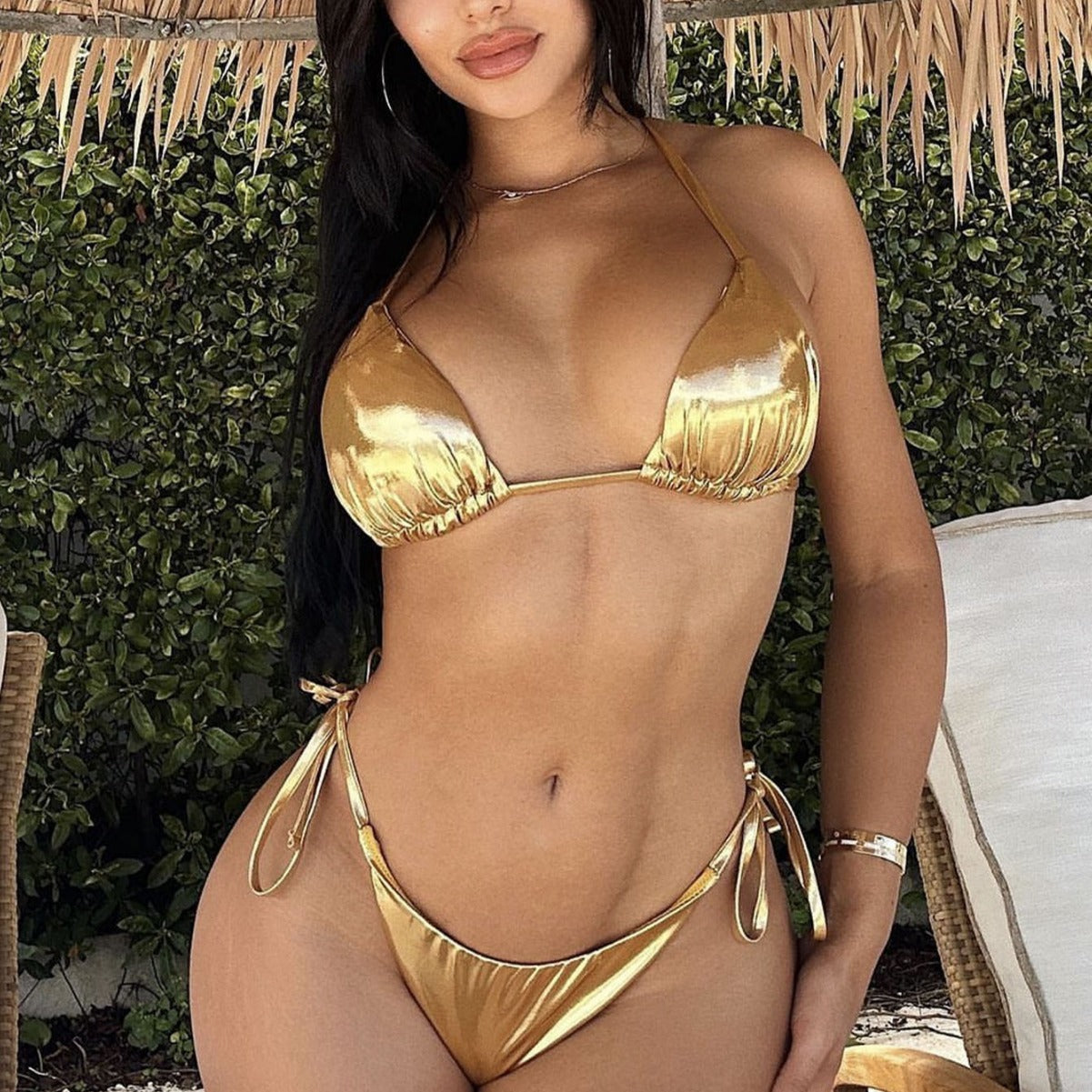 Damen glänzendes Triangel-Bikini-Set mit einstellbaren Trägern und hohen Seitenschnitten W&W