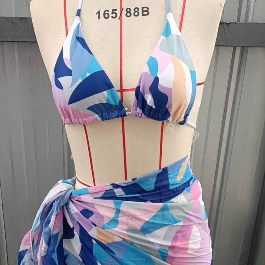 Damen Triangel-Bikini mit farbenfrohem Muster und Wickelrock W&W