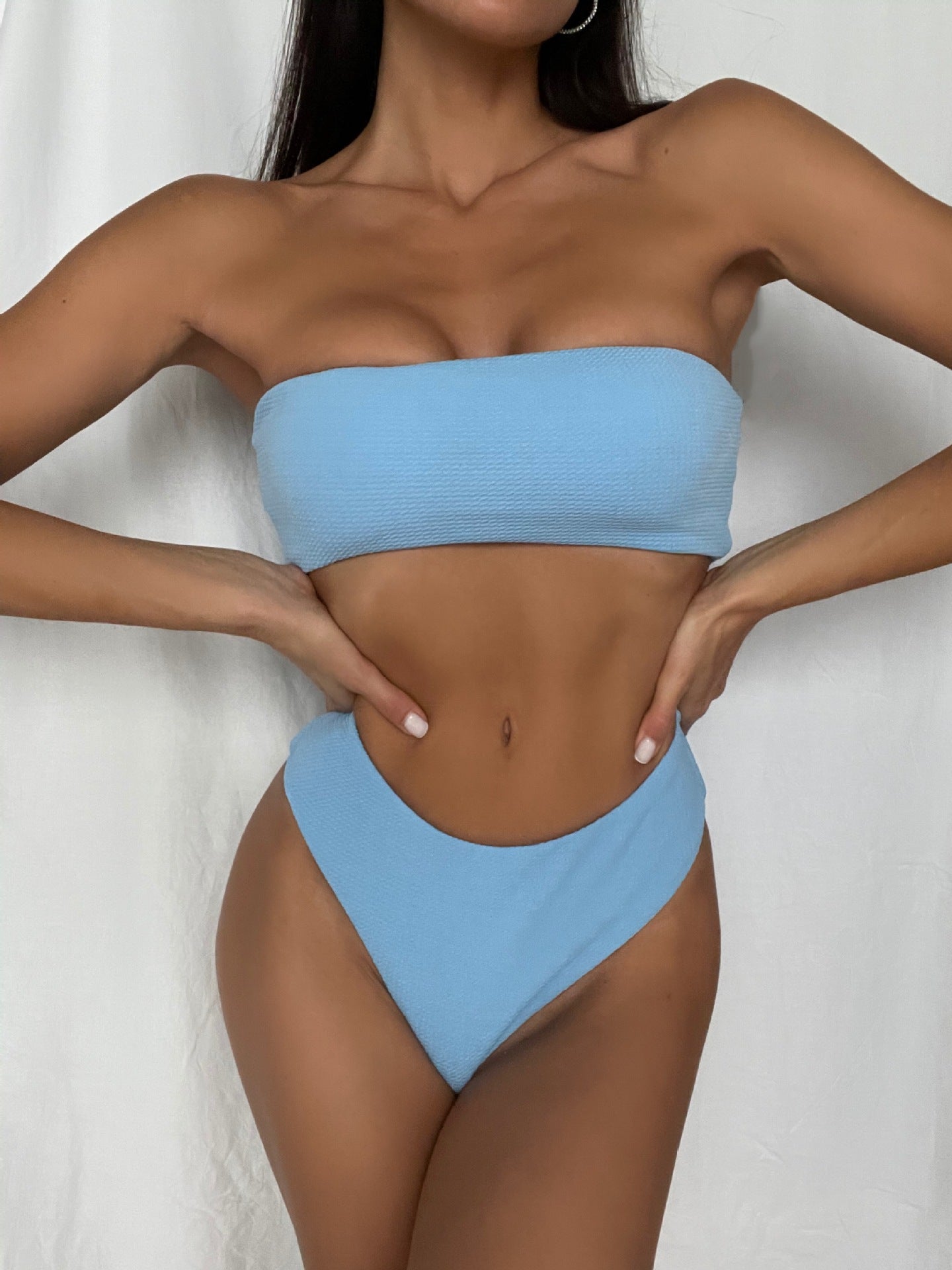 Damen Bandeau-Bikini mit hohem Beinausschnitt W&W