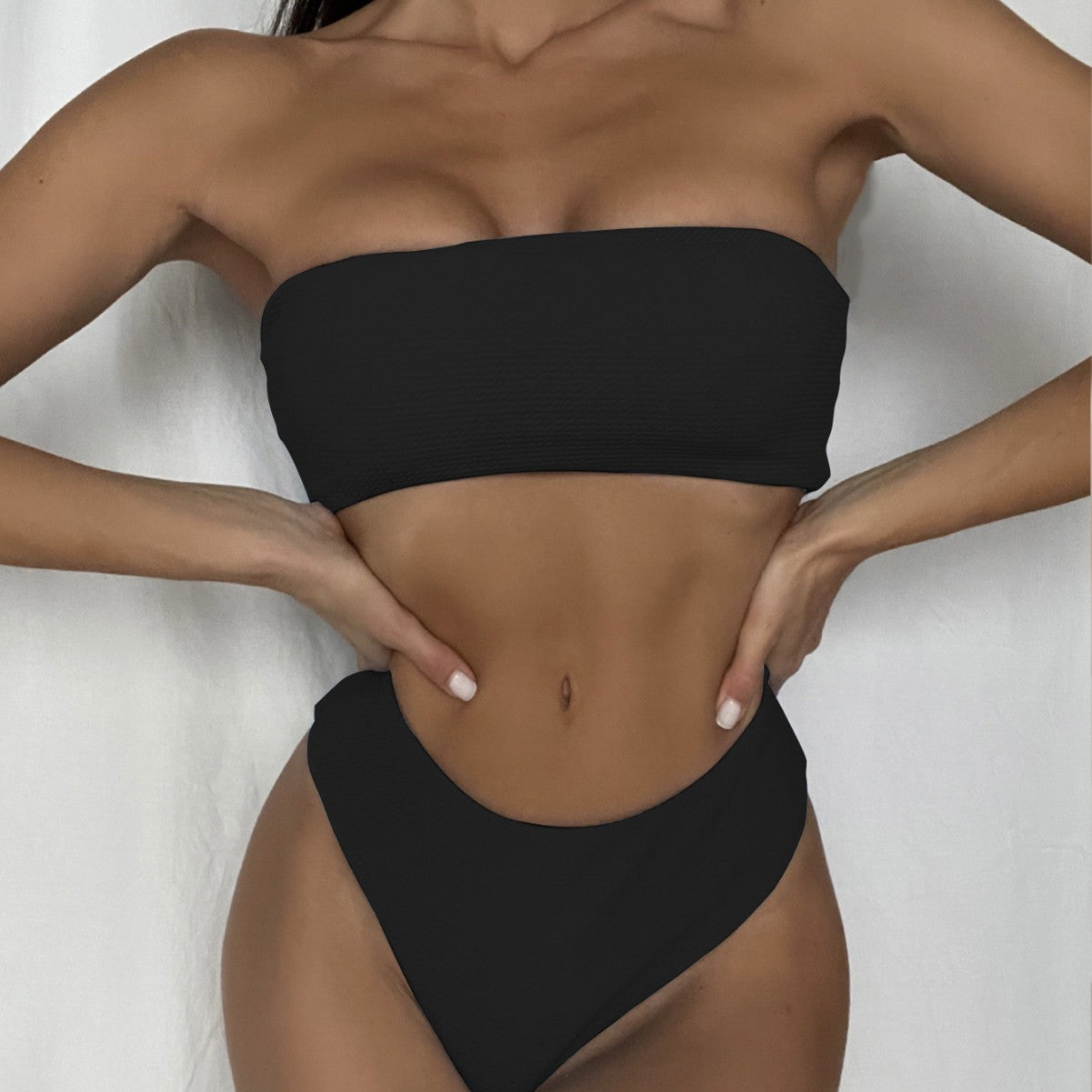 Damen Bandeau-Bikini mit hohem Beinausschnitt W&W