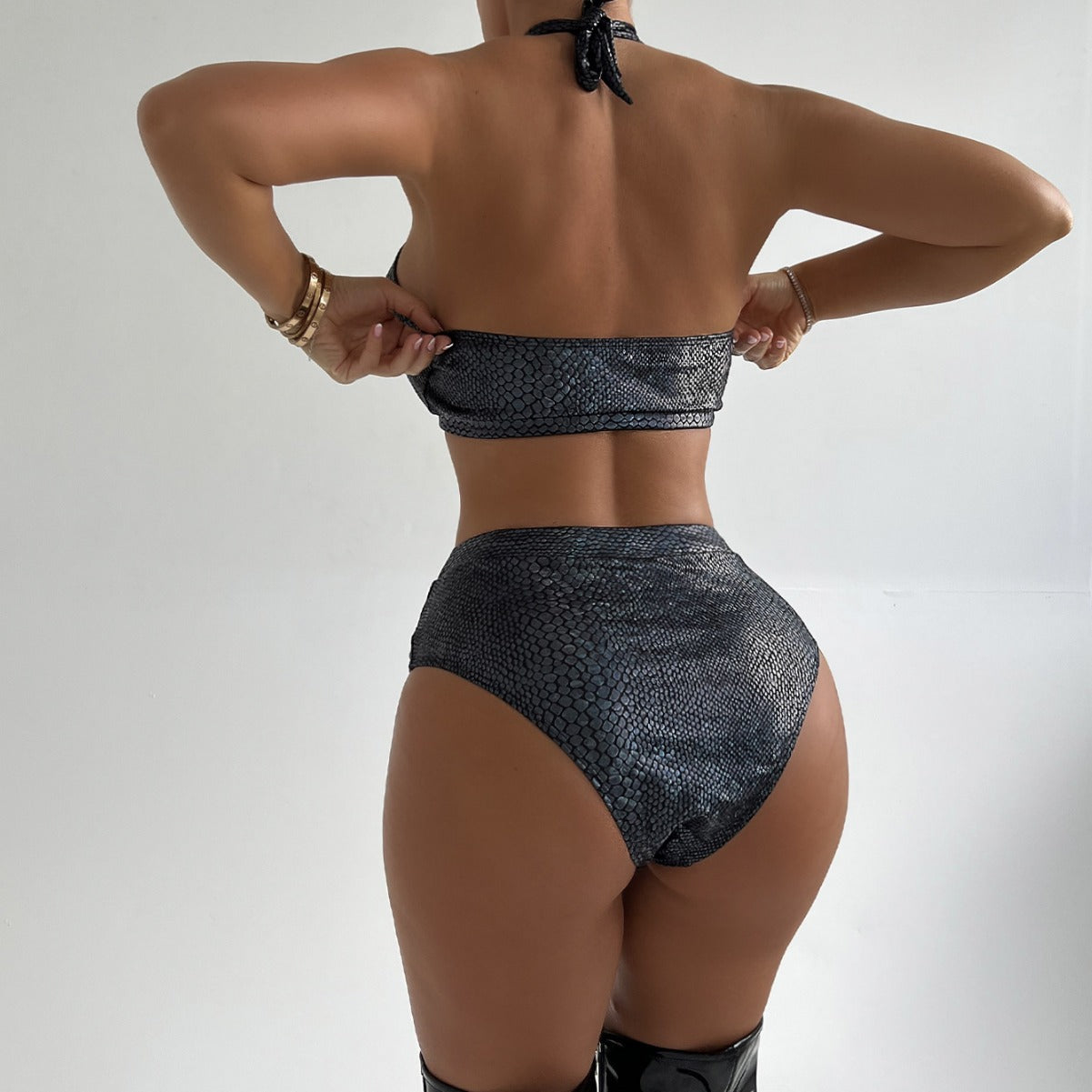 Damen Bikini-Set mit innovativem Schnallen-Design und aufregenden Cut-Outs W&W