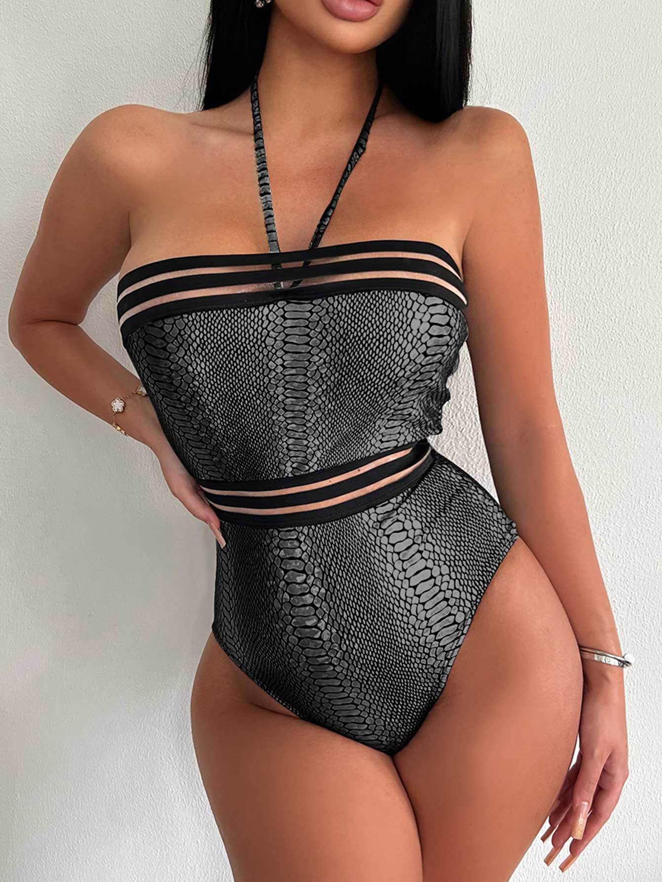 Damen Bandeau-Badeanzug mit schimmerndem Schlangenmotiv und raffinierten Cut-Outs W&W