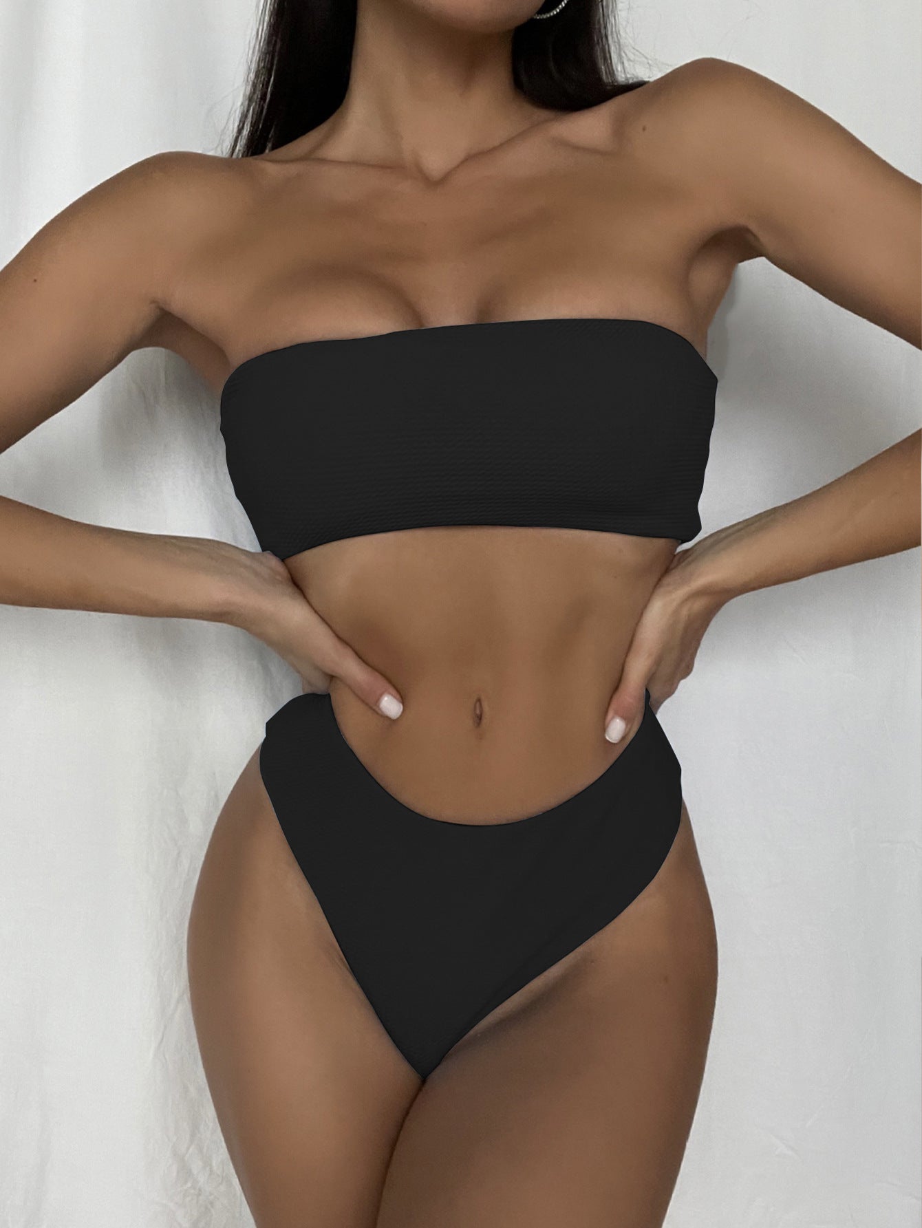 Damen Bandeau-Bikini mit hohem Beinausschnitt W&W