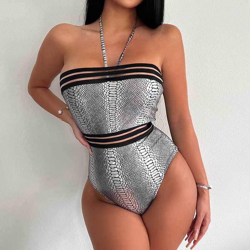 Damen Bandeau-Badeanzug mit schimmerndem Schlangenmotiv und raffinierten Cut-Outs W&W
