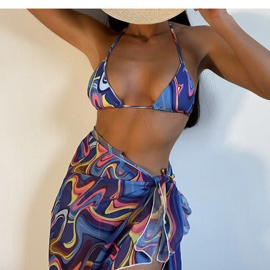 Damen Triangel-Bikini mit farbenfrohem Muster und Wickelrock W&W