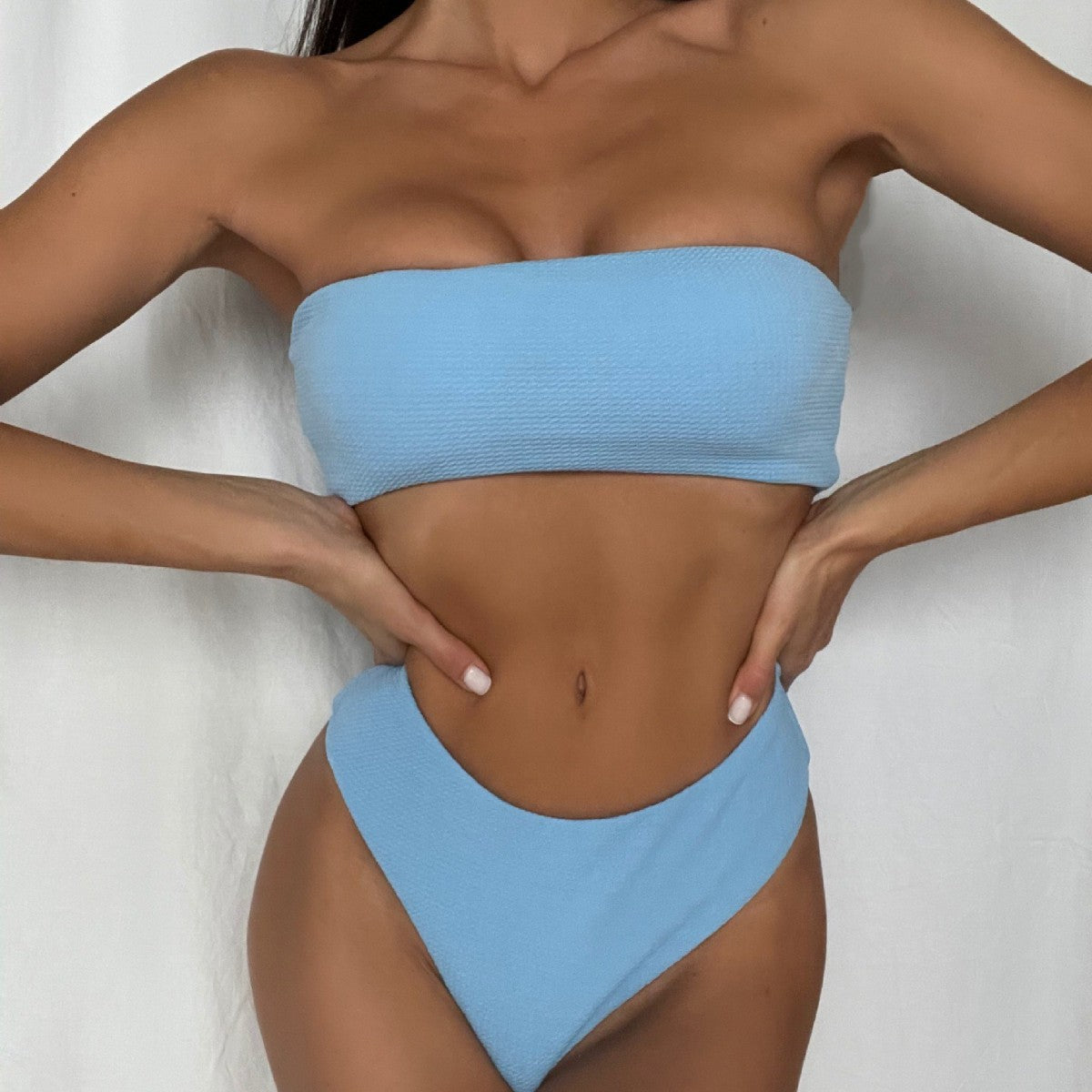 Damen Bandeau-Bikini mit hohem Beinausschnitt W&W