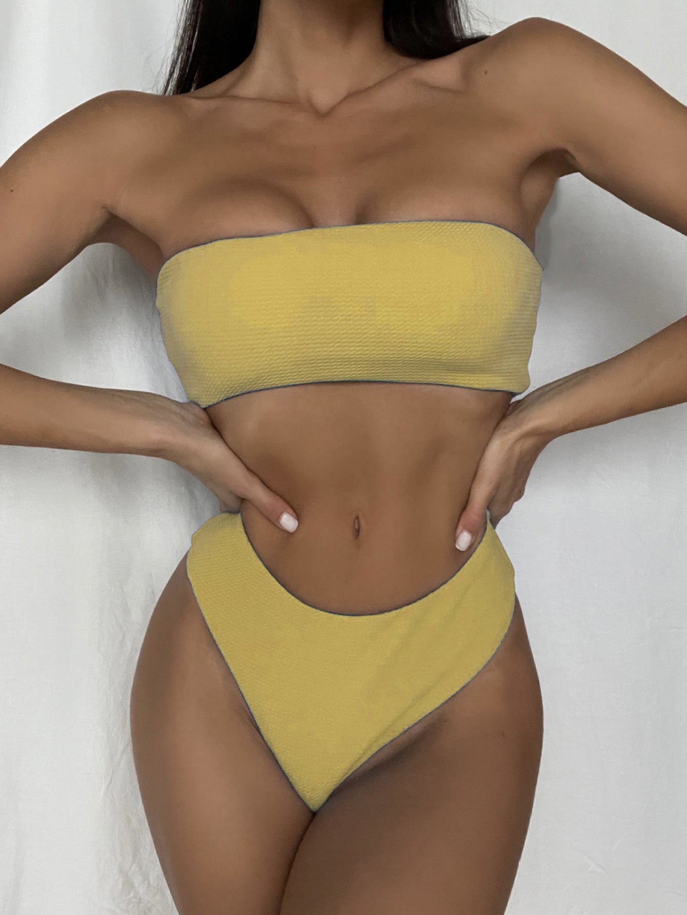 Damen Bandeau-Bikini mit hohem Beinausschnitt W&W