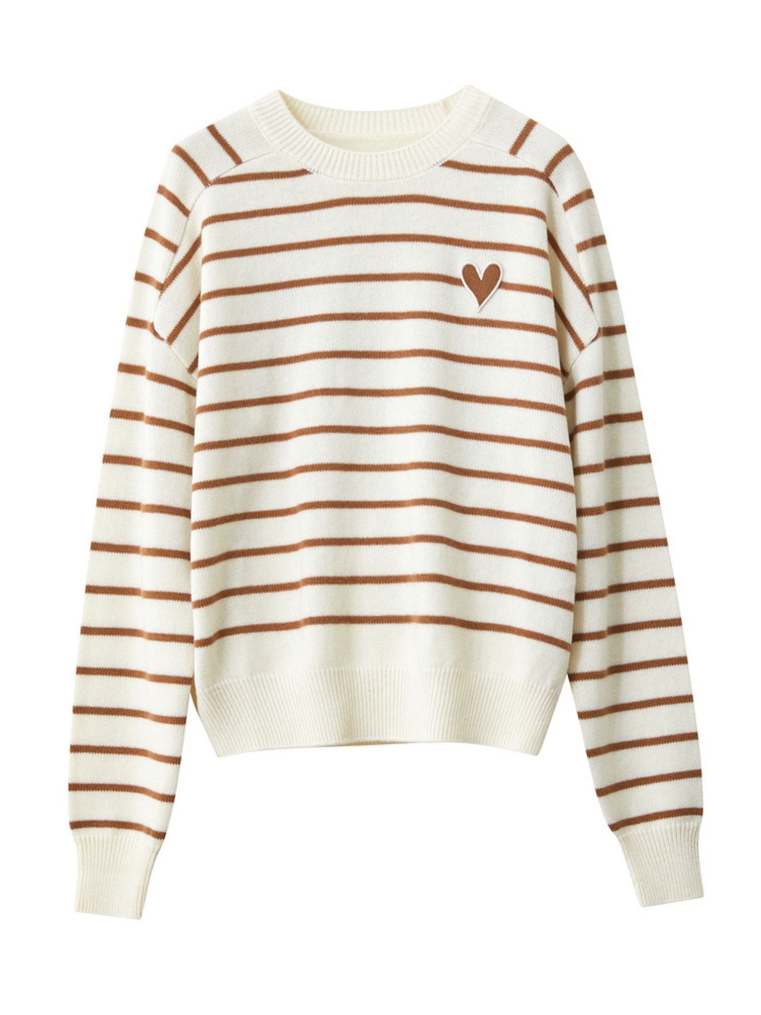 Beige og hvid stribet sweater lagt fladt med brunt hjerteprint.