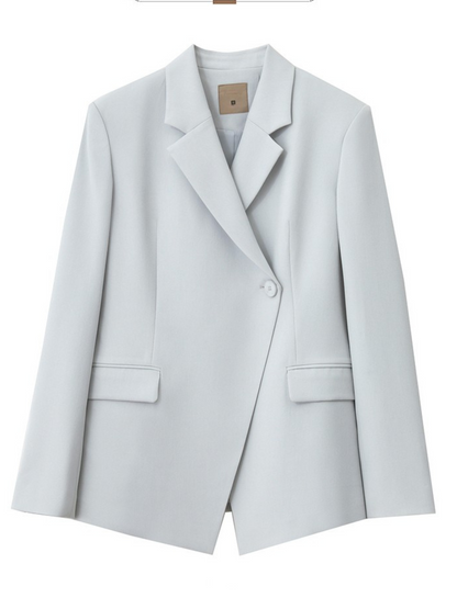 Nærbillede af blazerens ærmeknapper og stofstruktur.